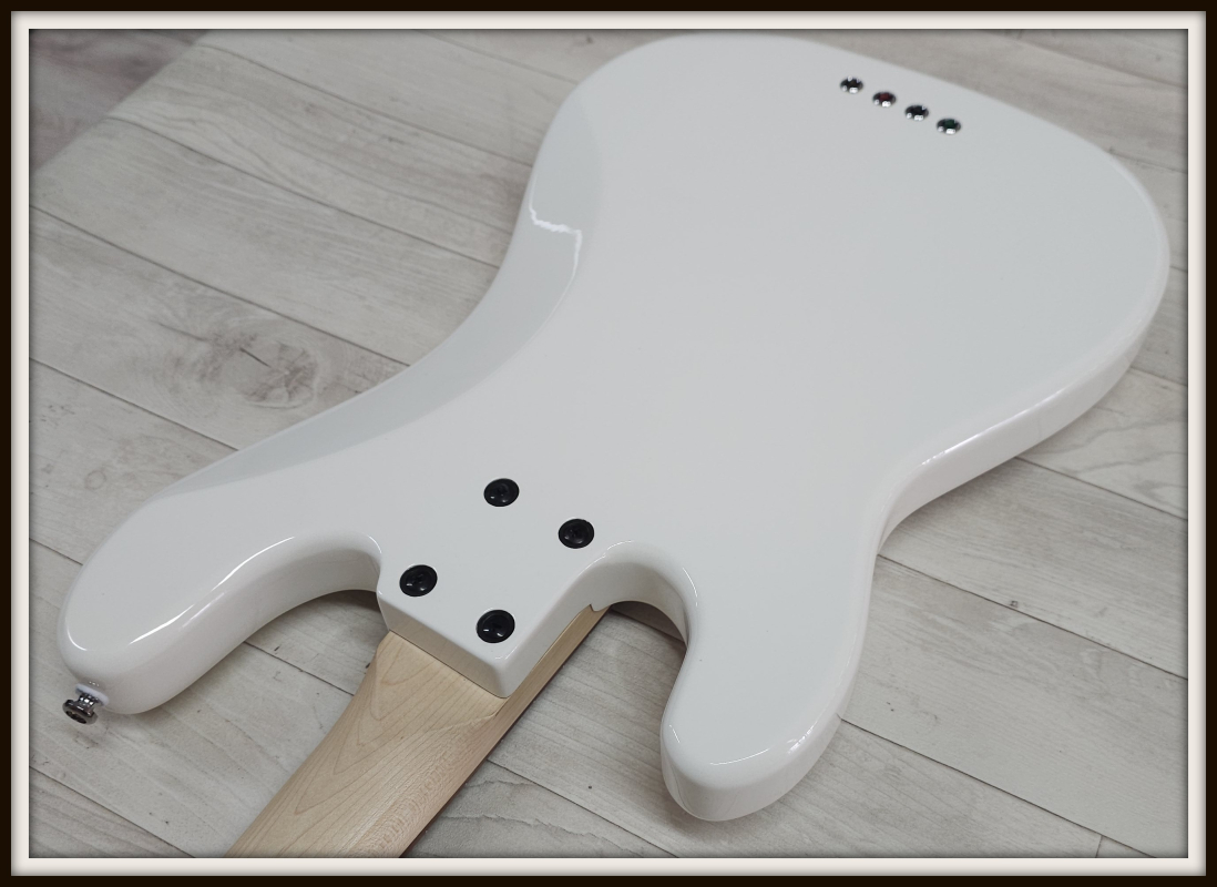 Lakland Skyline 44-64C Custom, White Gloss