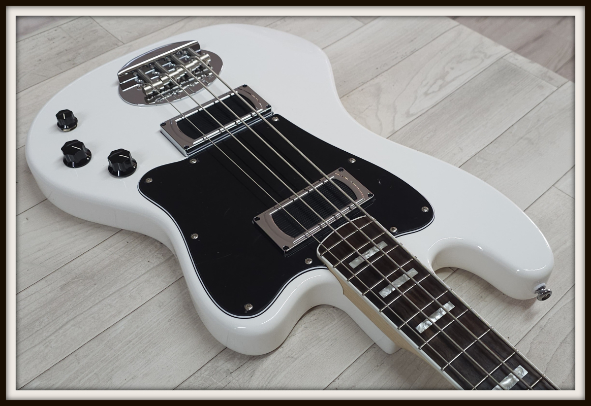 Lakland Skyline Decade, White Gloss