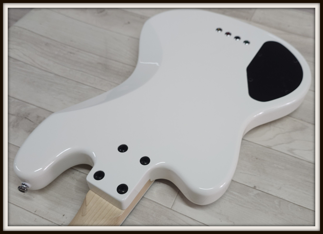 Lakland Skyline Decade, White Gloss