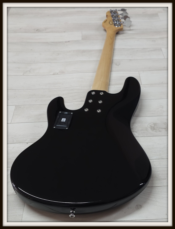 Sandberg California II TT4 Lionel Shortscale Greenline Custom, Highgloss Black