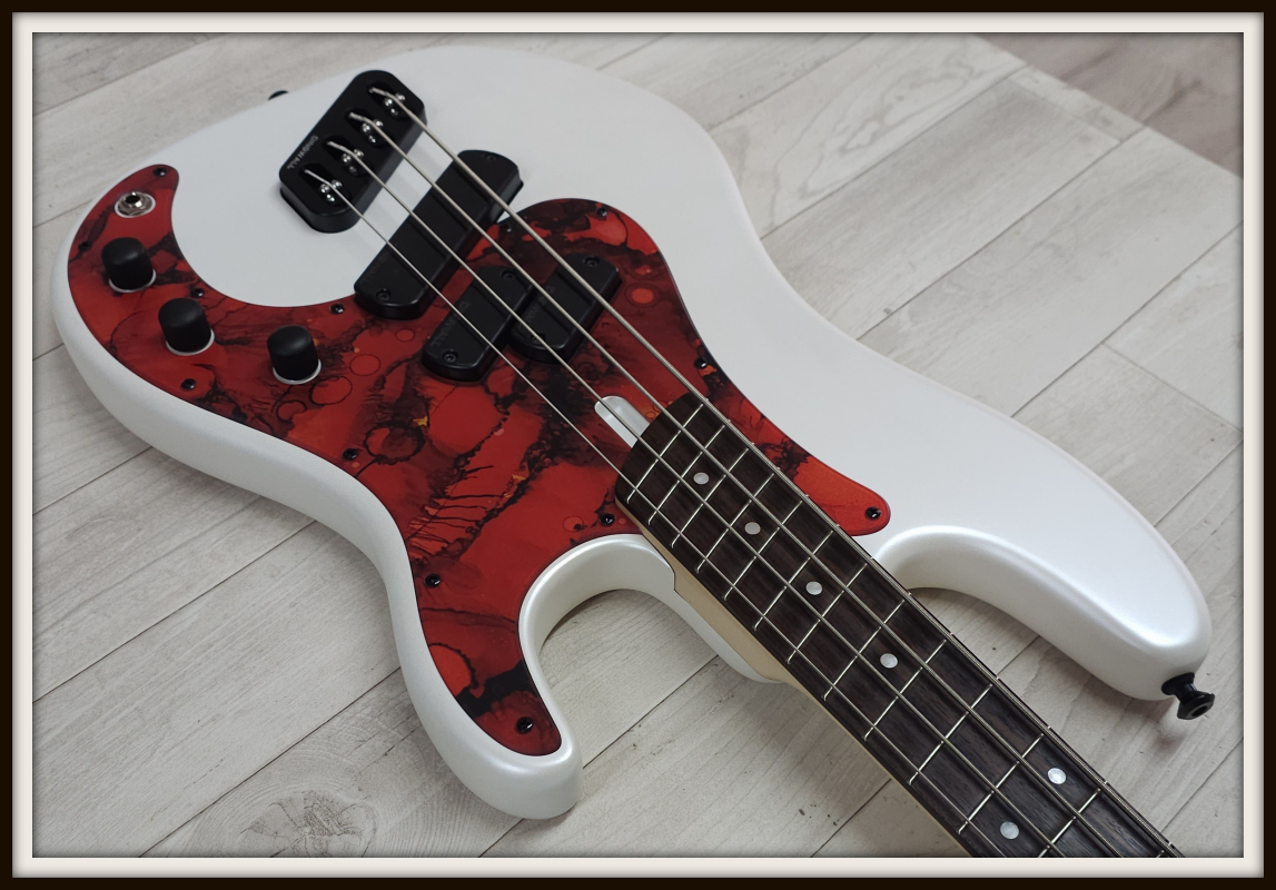 Dingwall SP1 4-String, Ducati White