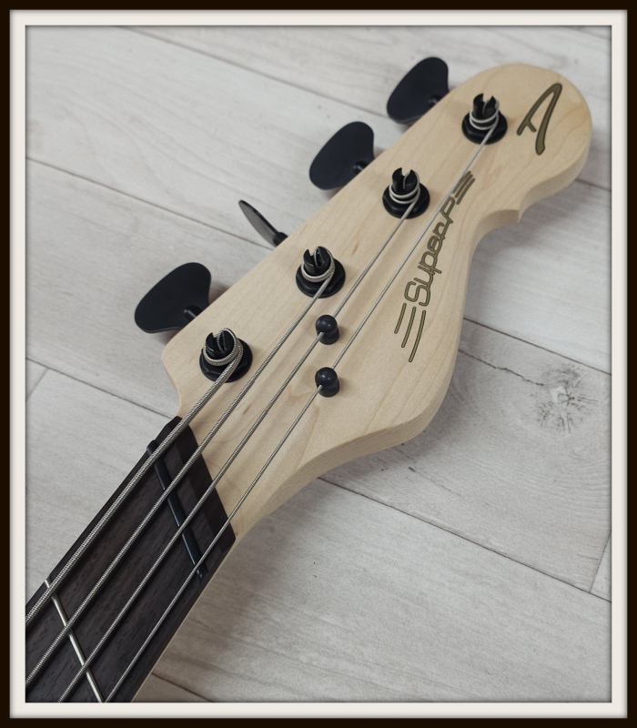 Dingwall SP1 4-String, Ducati White